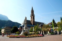 Mercatini-di-Bolzano-piazza